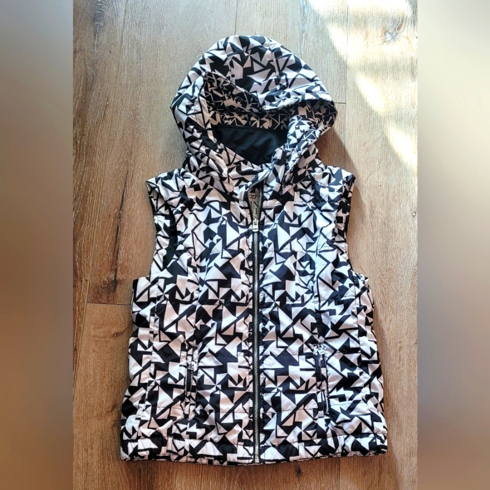 Lorna Jane-Geometric Black and White Hooded Vest